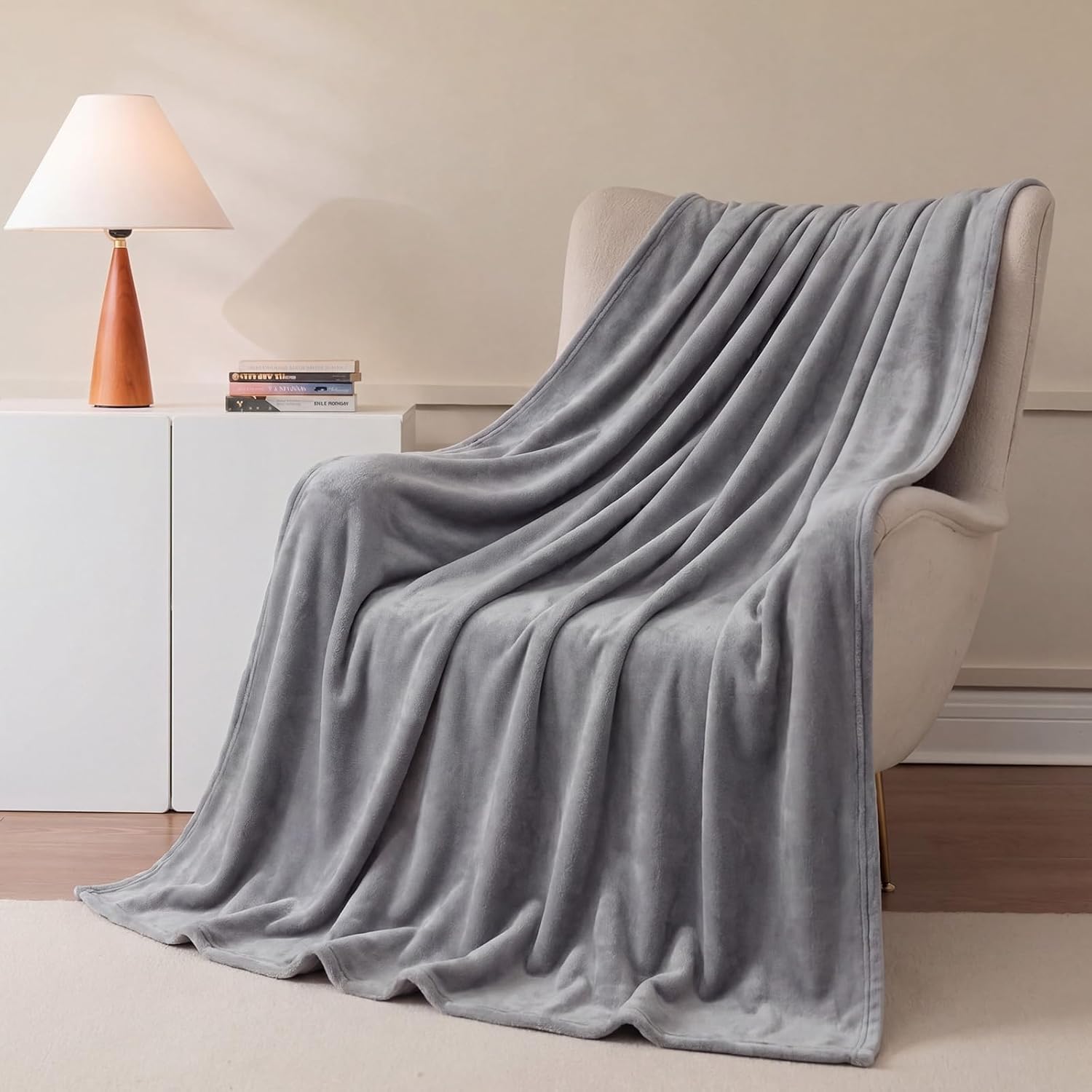 BEDELITE Fleece Blanket, Throw Blankets for Couch & Bed, Luxury Plush Cozy Fuzzy Blanket, Super Soft Warm Lightweight Throw Blanket for Travel Camping,127 x 152 CM, Grey