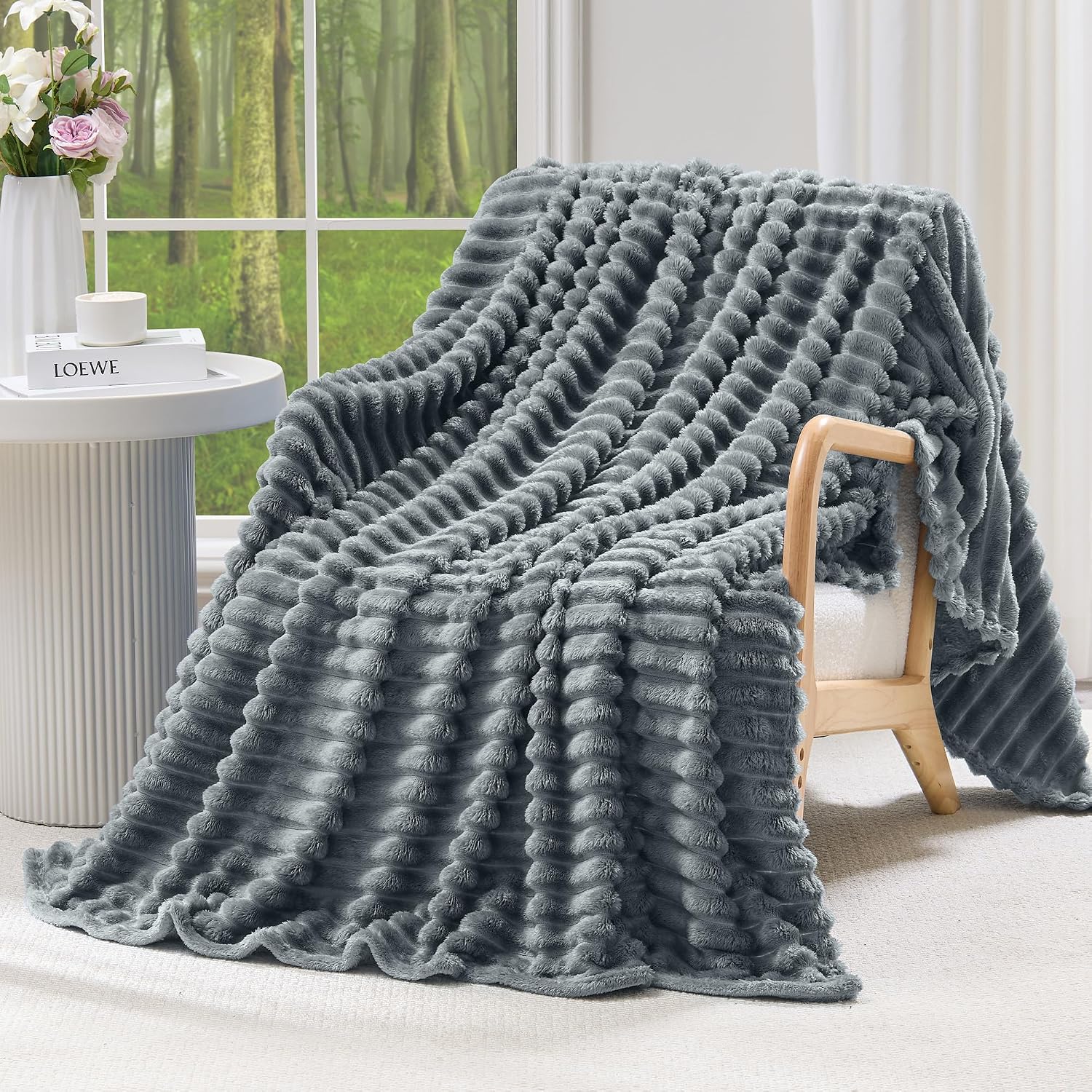 LINENOVA Ribbed Fleece Throw Blanket for Couch, Sofa & Bed, 200x220cm | Ultra Soft Feel, Ribbed Stripe Texture, Warm Lightweight Comfort, Machine Washable, Home Decor Accent