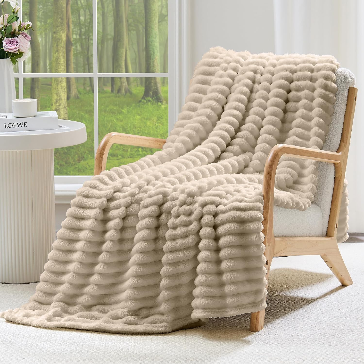 LINENOVA Soft Flannel Fleece Throw Blanket Single 152x203cm Plush Fluffy | Decorative Ribbed Design, Home Décor Accent, Lightweight Warmth, Machine Washable, Low Shedding, for Couch & Bed